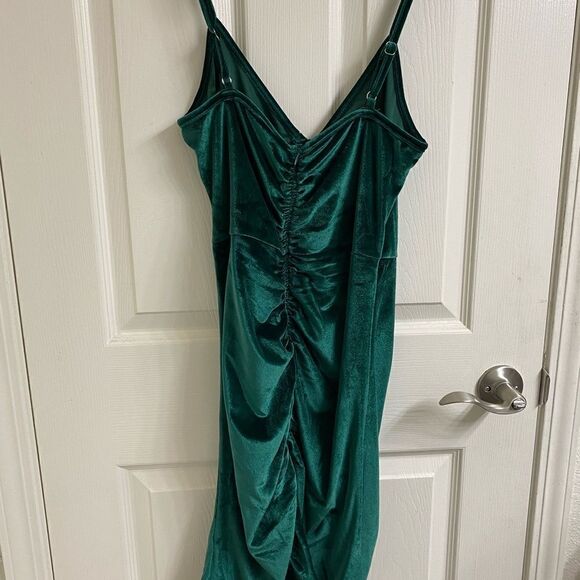 Area Stars Sexy Emerald Green Soft Velvet Sosi Tie Hem Ruched Mini Dress - Picture 4 of 8